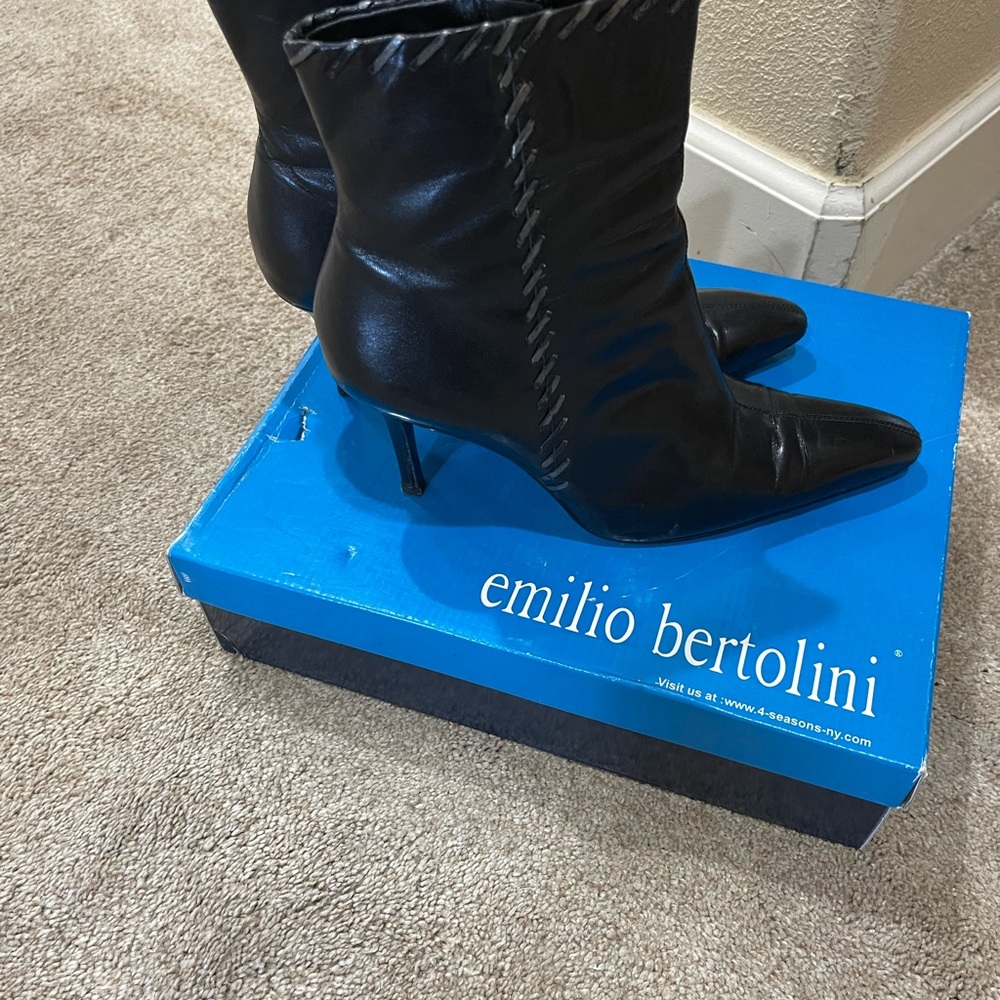 Emilio Pucci Black Heeled Boots with Stitch Detail - Picture 2 of 5